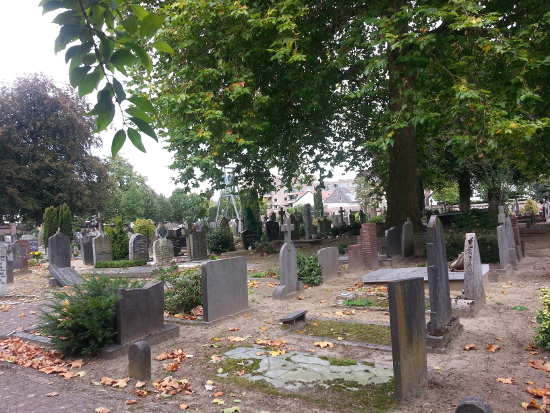 De rust van een begraafplaats (2)
